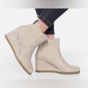 Elegant Beige Wedge Ankle Boots